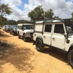 imagen de todoterrenos practicando offroad