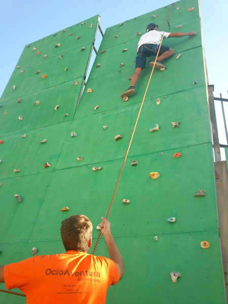 escalada en rocodromo (3)- GUIA TA CORDOBA - OCIOAVENTURA CERROGORDO -