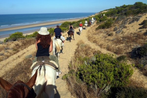 Grupo a caballo en Faro del Sur