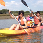 Grupo en kayak con escuela internacional de vela