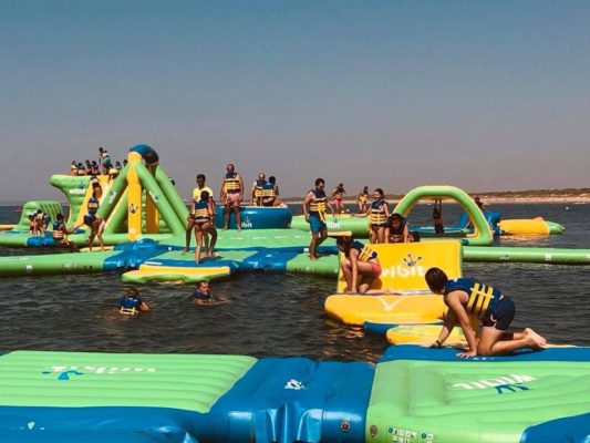 Parque acuático flotante en Huelva