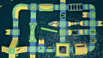 Vista aérea parque acuático flotante