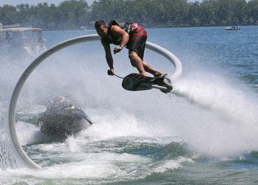 Hoverboard en el río Guadiana, Huelva.